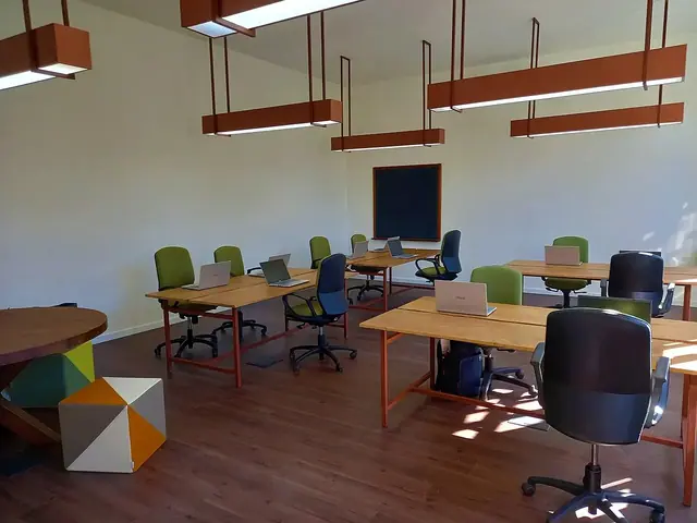 Ofis ve ekip çalışması — temsili fotoğraf