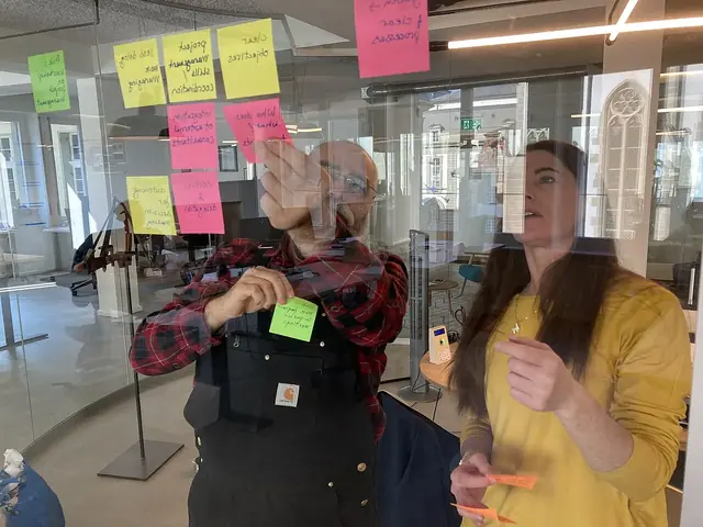 Ofis ve ekip çalışması — temsili fotoğraf