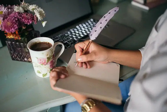 Ofis ve ekip çalışması — temsili fotoğraf