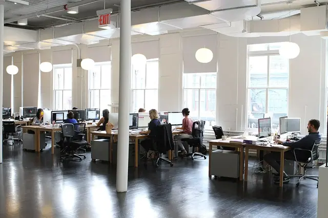 Ofis ve ekip çalışması — temsili fotoğraf