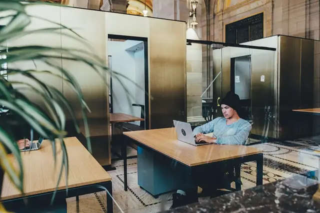 Ofis ve ekip çalışması — temsili fotoğraf