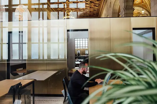 Ofis ve ekip çalışması — temsili fotoğraf