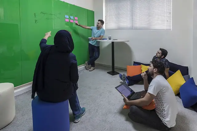 Ofis ve ekip çalışması — temsili fotoğraf