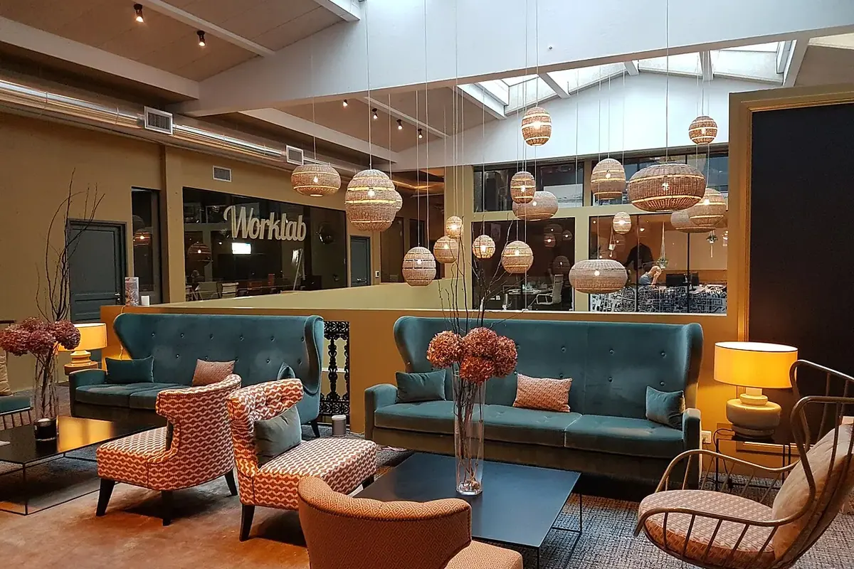 Ofis ve toplantı alanı — temsili fotoğraf