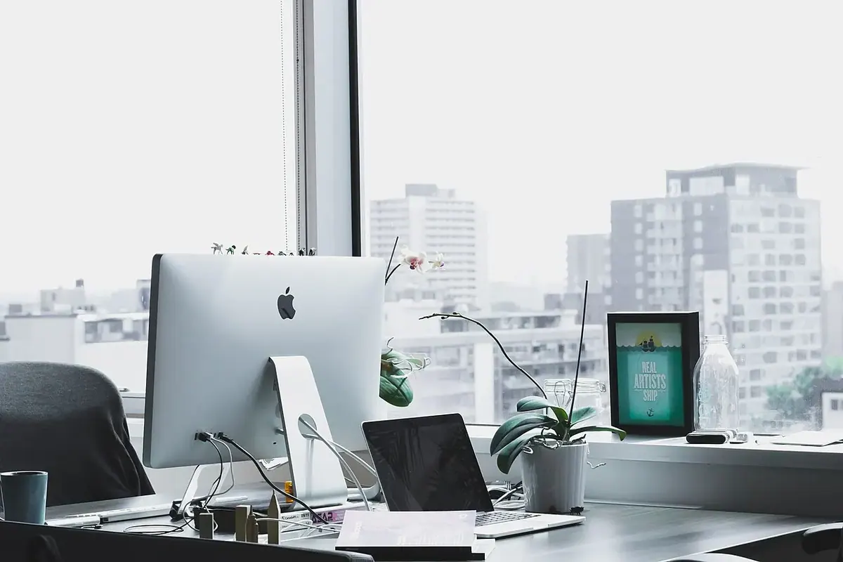 Ofis ve toplantı alanı — temsili fotoğraf