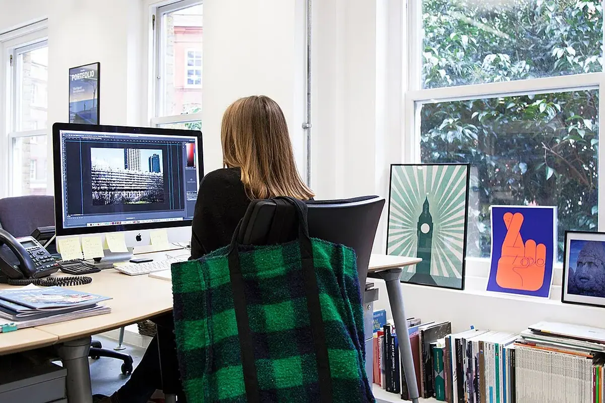 Ofis ve toplantı alanı — temsili fotoğraf