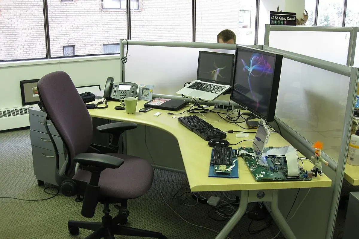 Ofis ve toplantı alanı — temsili fotoğraf