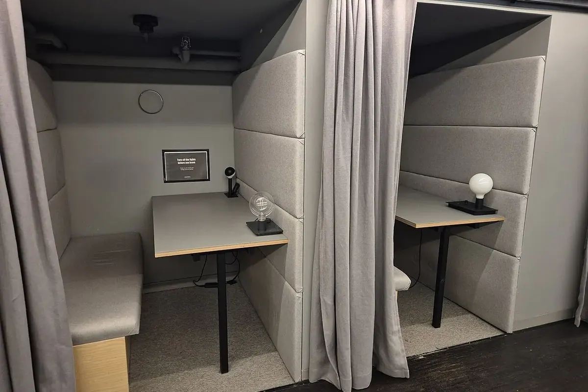 Ofis ve toplantı alanı — temsili fotoğraf