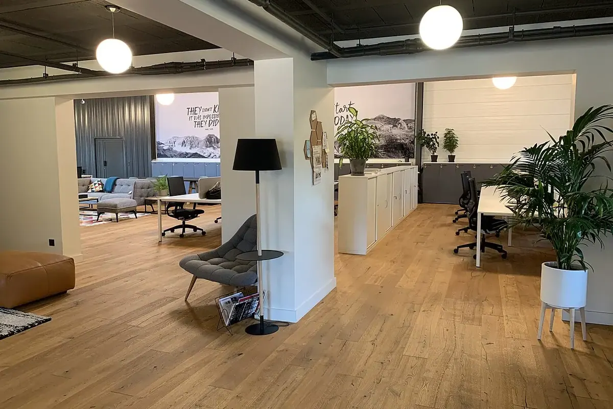 Ofis ve toplantı alanı — temsili fotoğraf