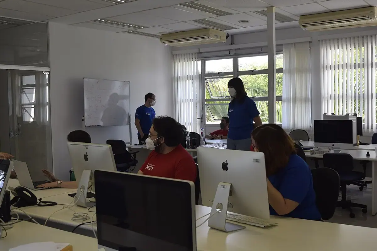 Ofis ve toplantı alanı — temsili fotoğraf