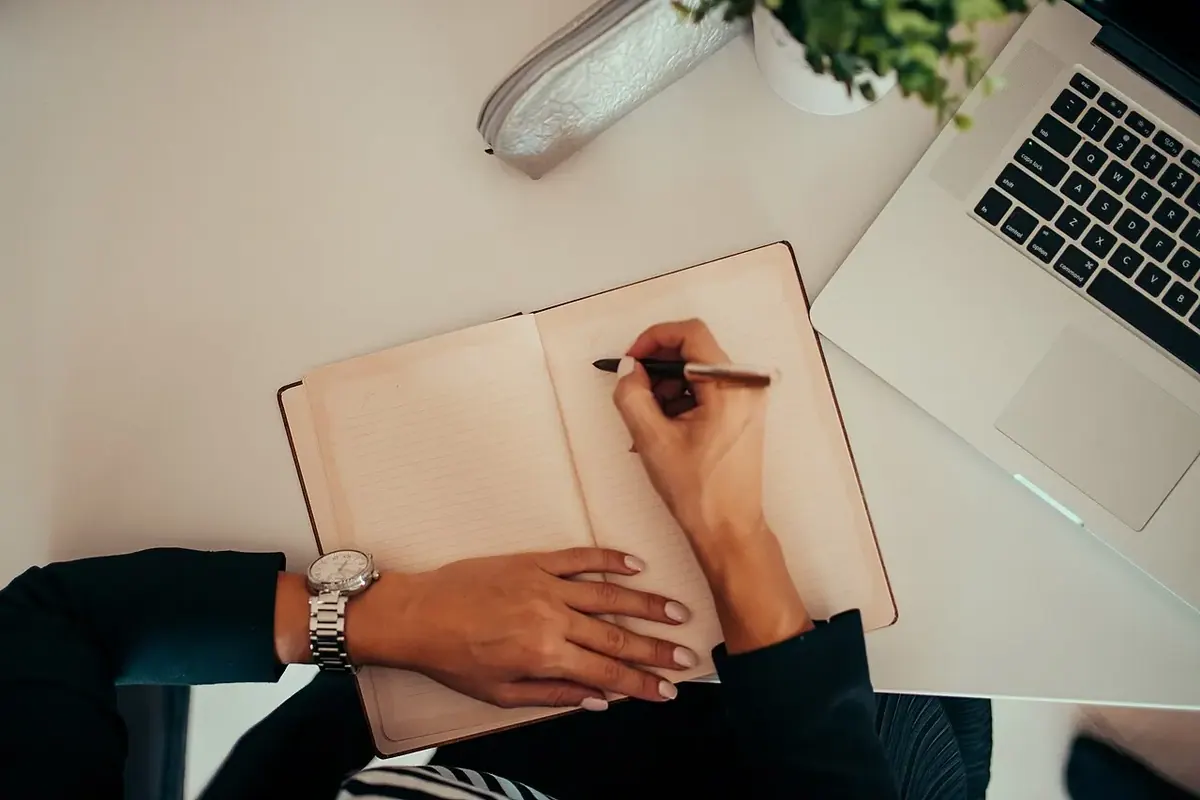 Ofis ve toplantı alanı — temsili fotoğraf