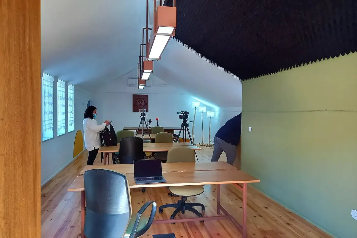 Ofis ve toplantı alanı — temsili fotoğraf
