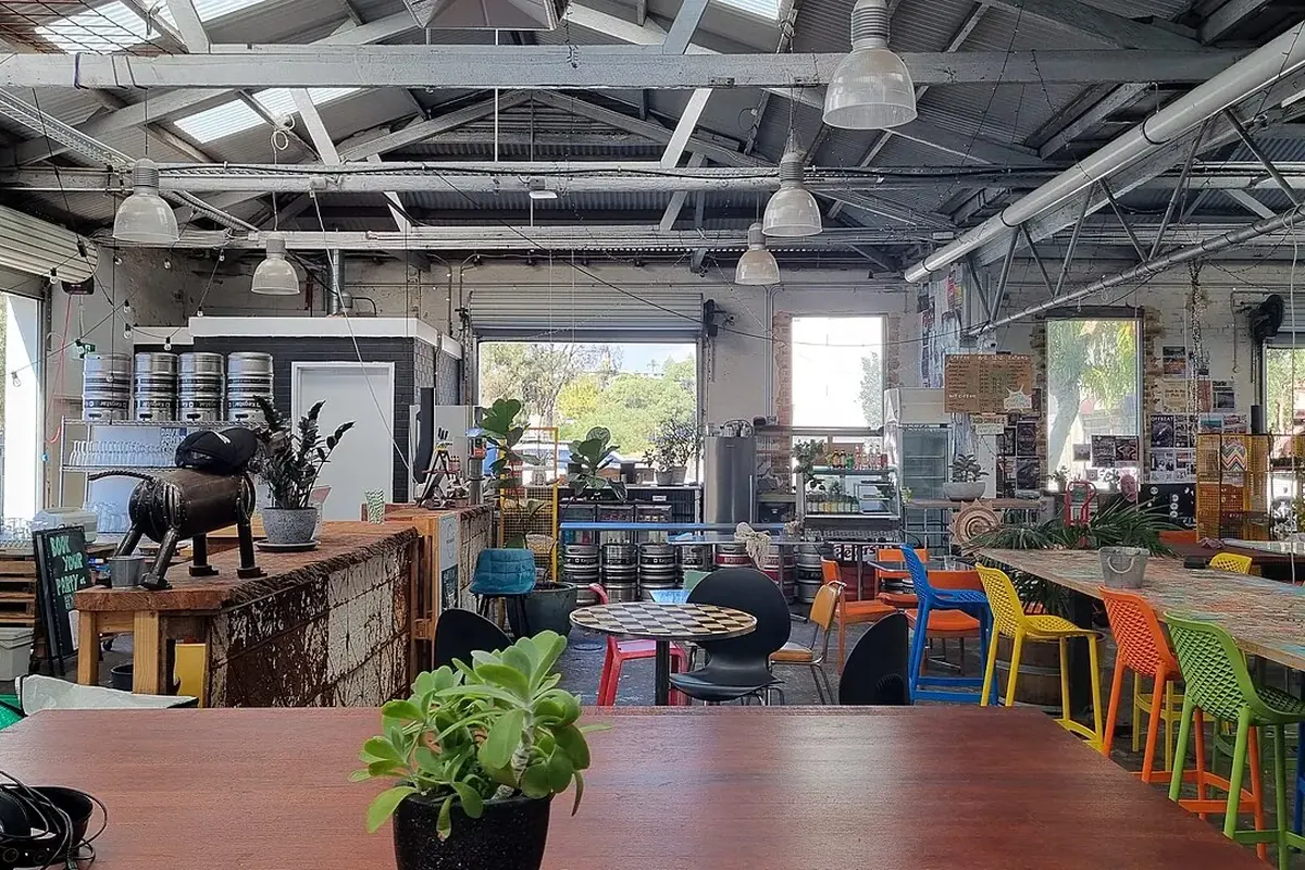Ofis ve toplantı alanı — temsili fotoğraf