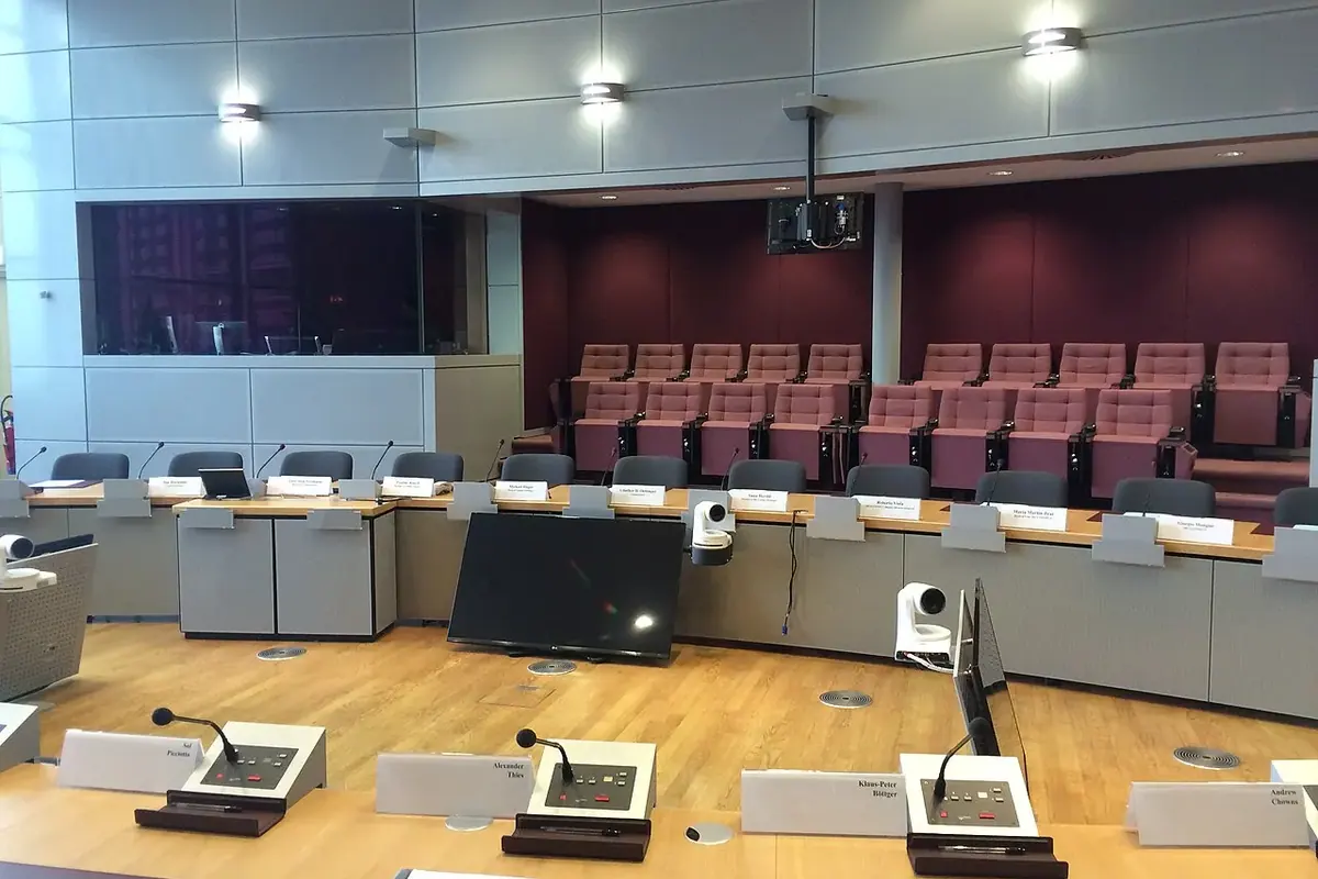 Ofis ve toplantı alanı — temsili fotoğraf
