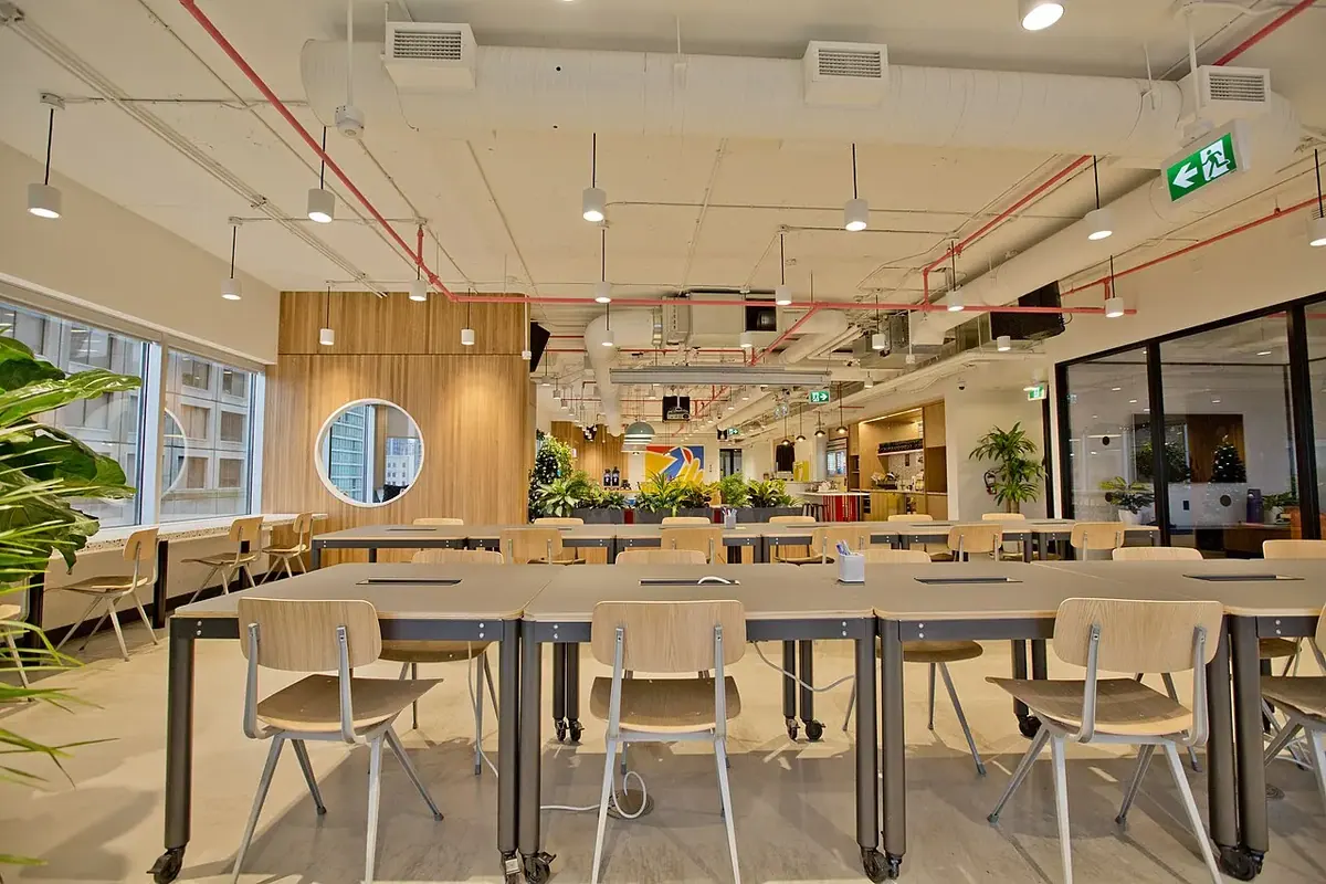 Ofis ve toplantı alanı — temsili fotoğraf