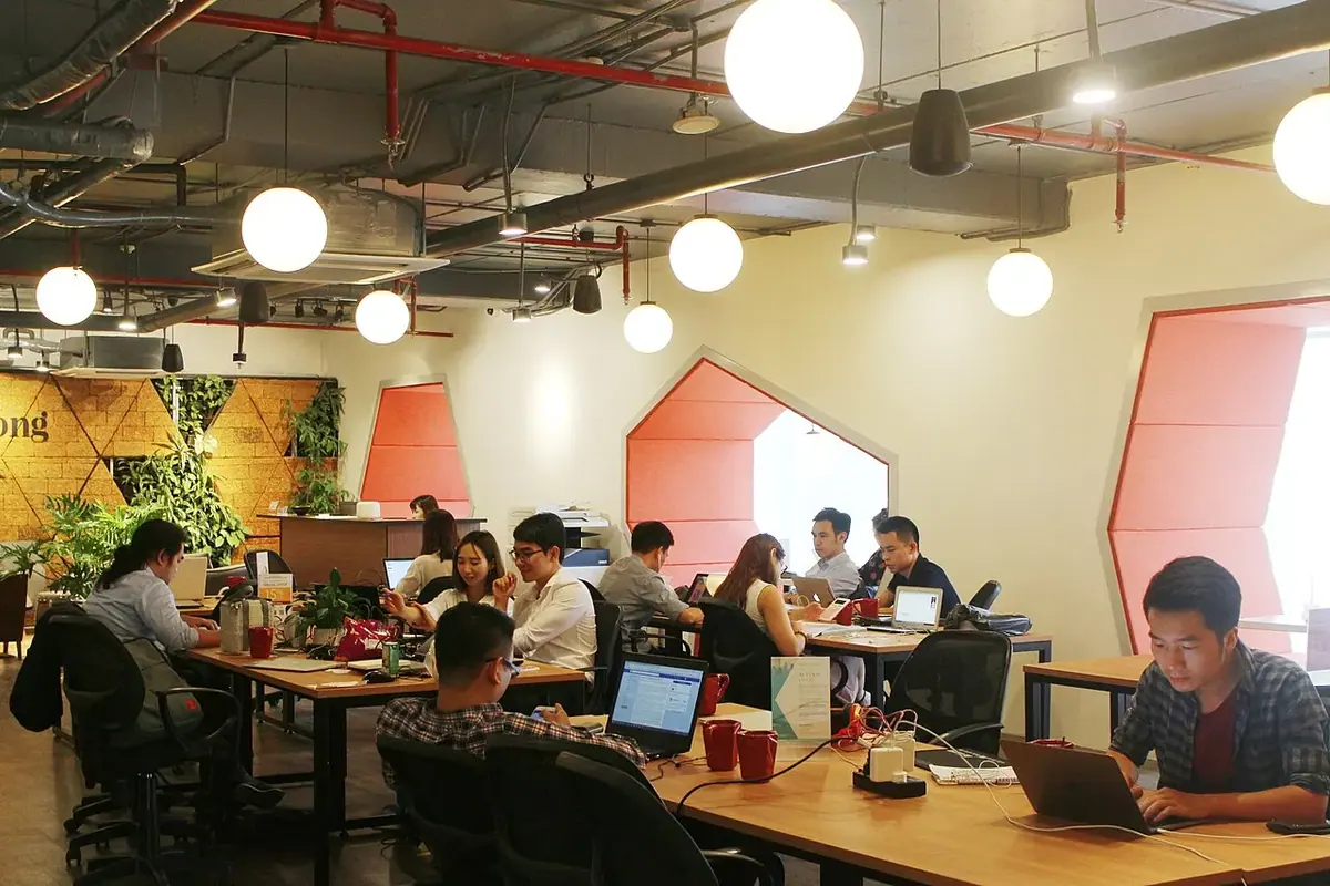 Ofis ve toplantı alanı — temsili fotoğraf