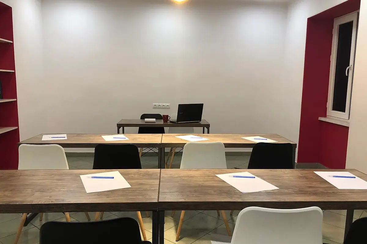 Ofis ve toplantı alanı — temsili fotoğraf