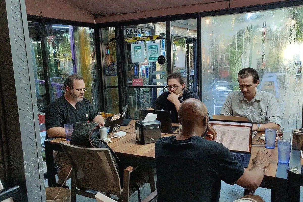Ofis ve toplantı alanı — temsili fotoğraf