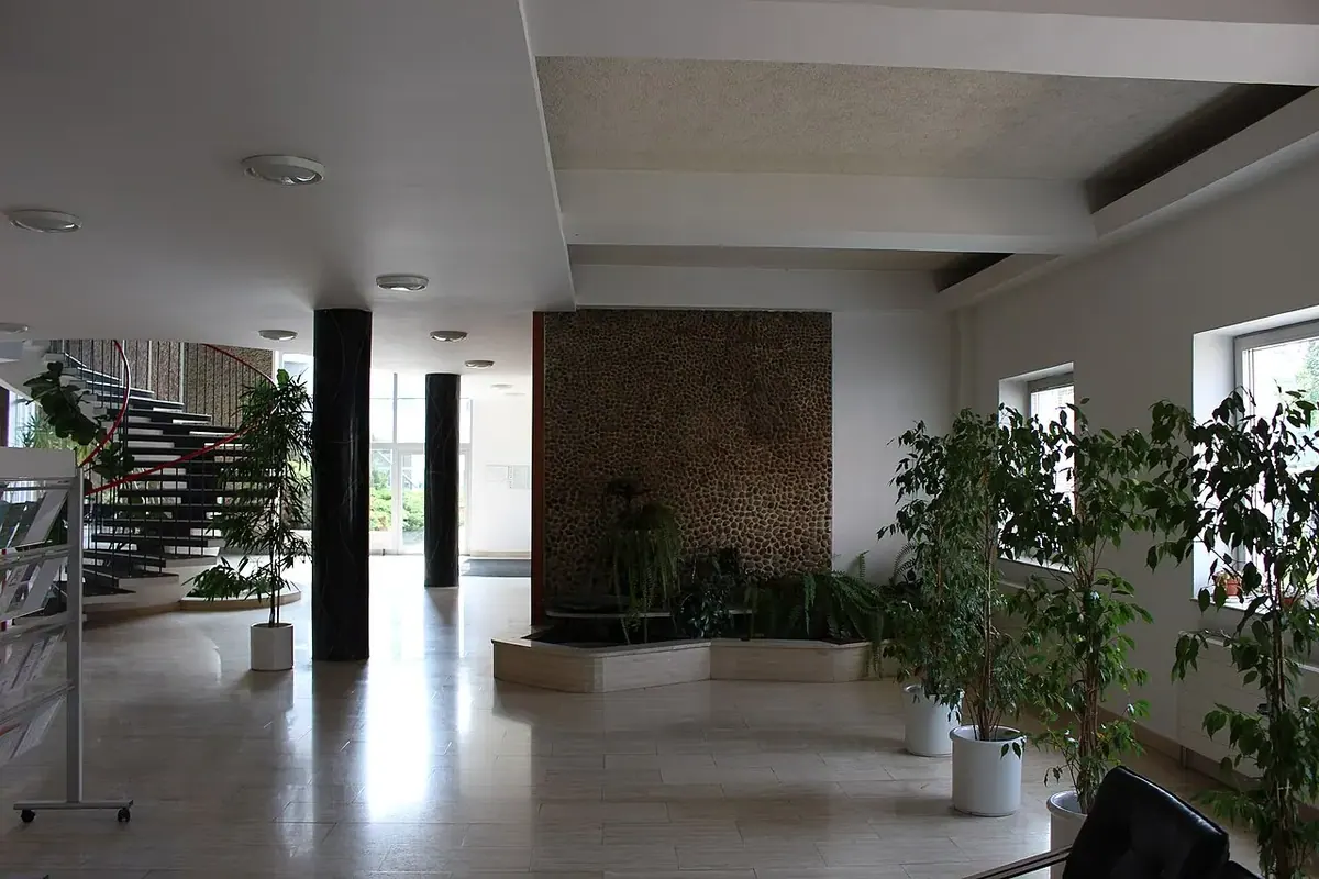 Ofis ve toplantı alanı — temsili fotoğraf