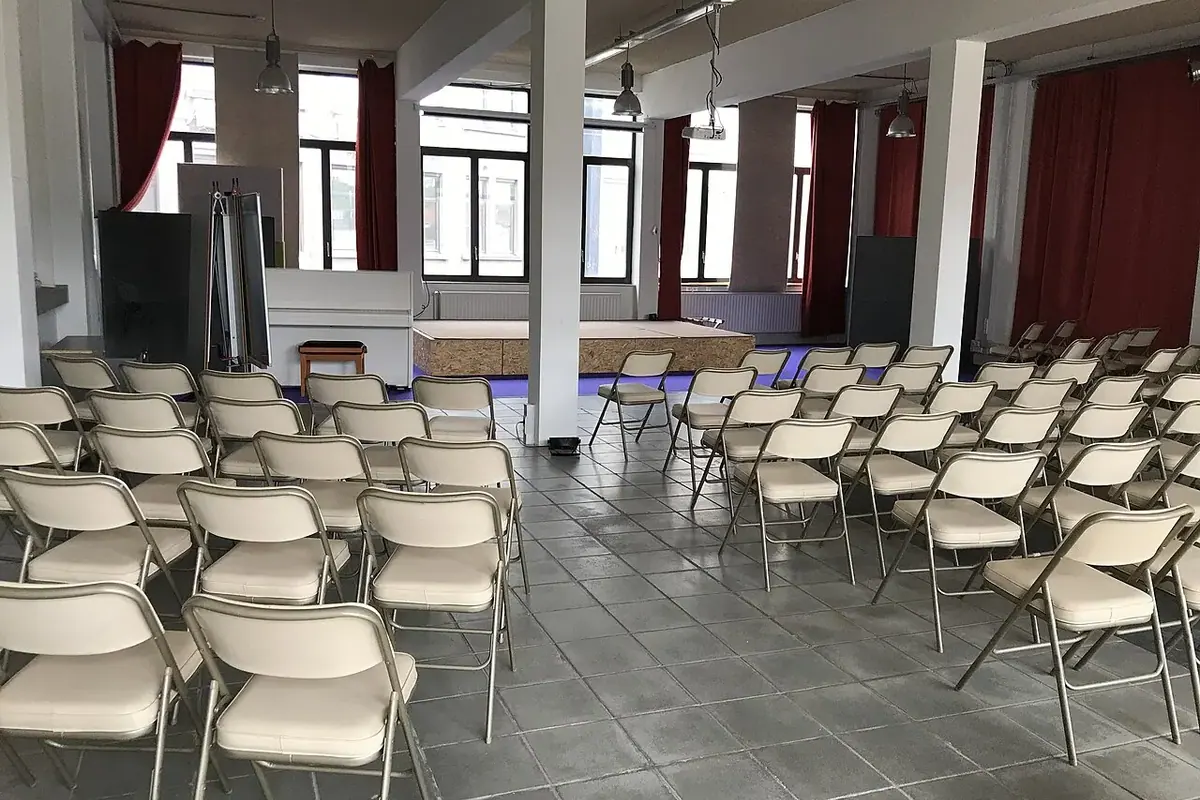 Ofis ve toplantı alanı — temsili fotoğraf