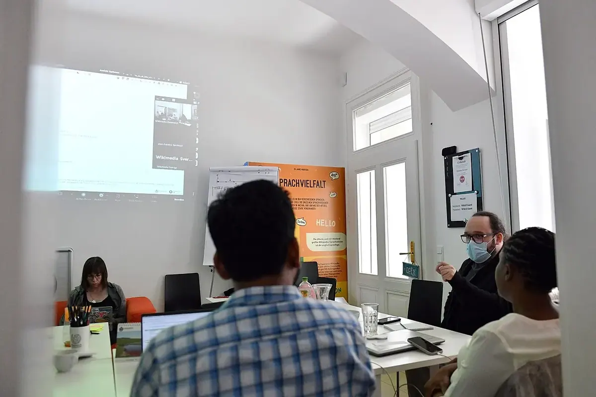 Ofis ve toplantı alanı — temsili fotoğraf
