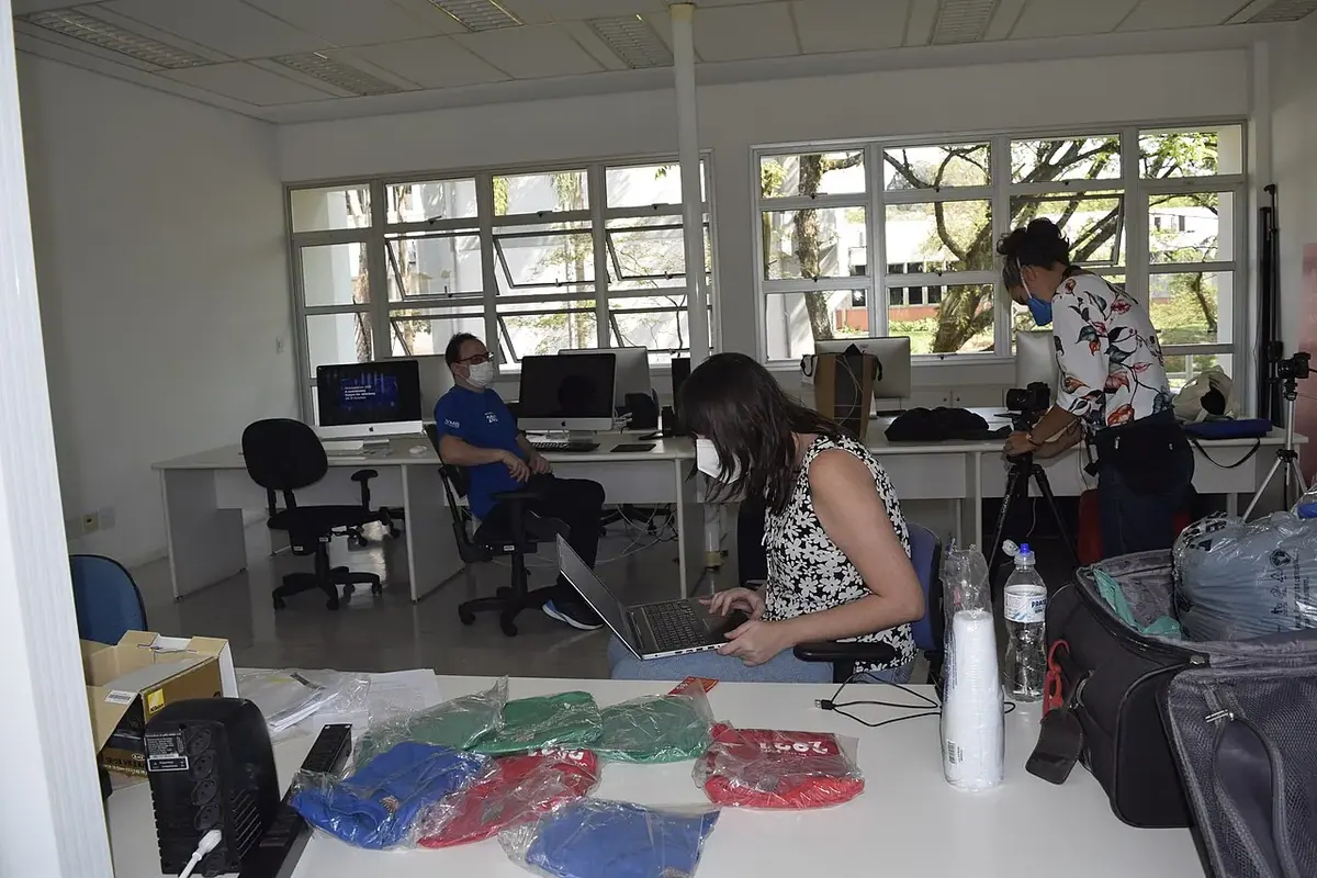 Ofis ve toplantı alanı — temsili fotoğraf