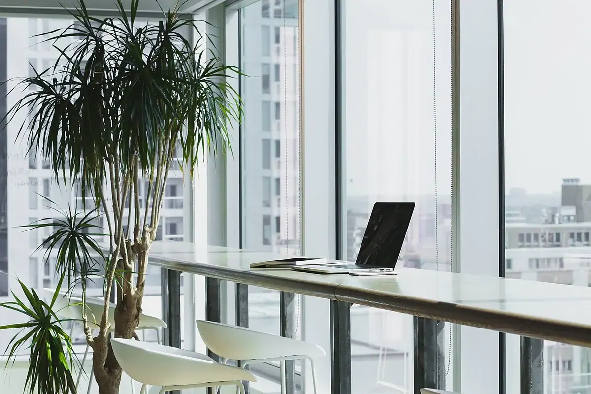 Ofis ve toplantı alanı — temsili fotoğraf