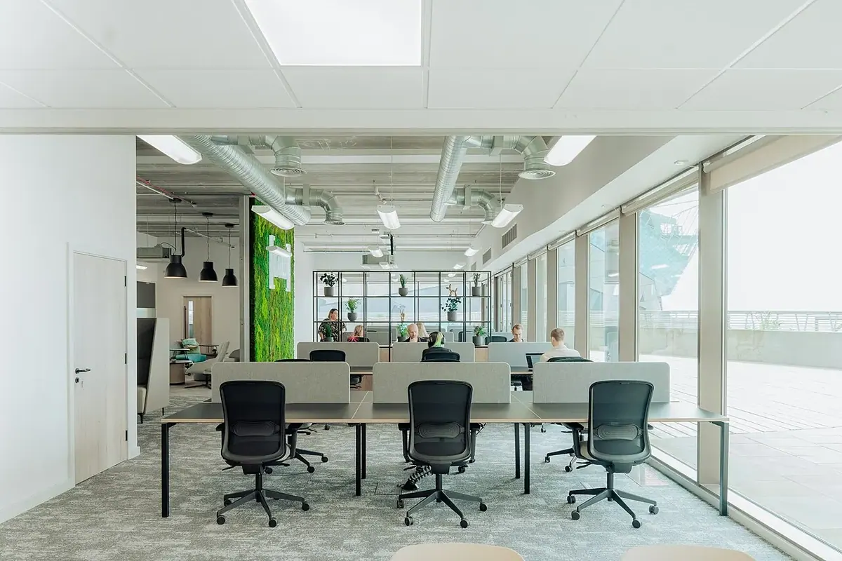 Ofis ve toplantı alanı — temsili fotoğraf