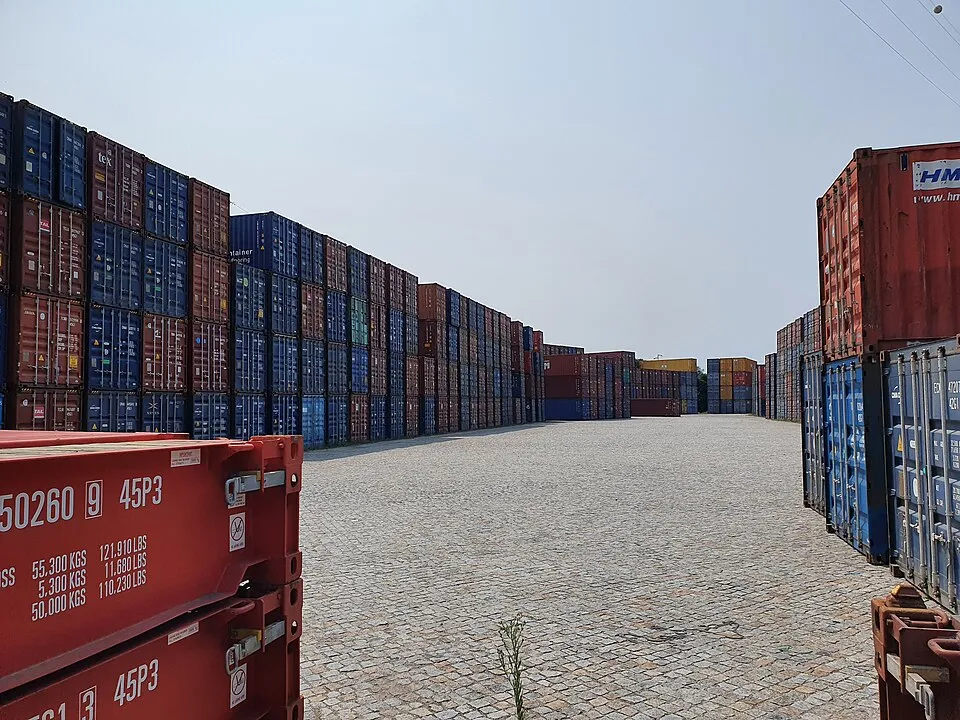 Depolama ve lojistik alanından bir görünüm