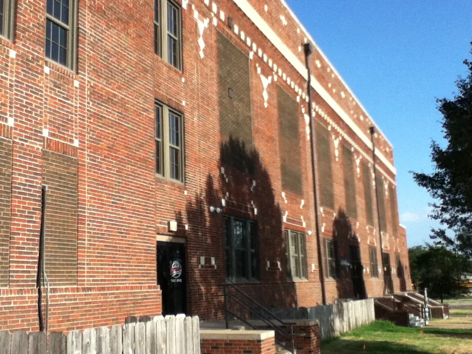Enid's Convention Hall in 2011.jpg