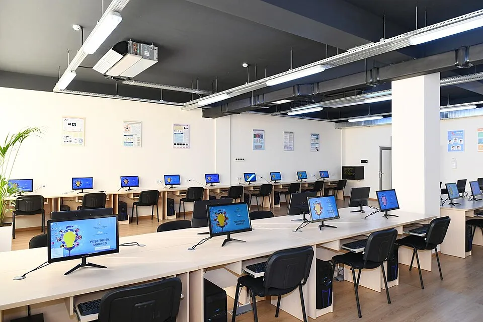 Ofis ve ortak çalışma ortamından bir görünüm
