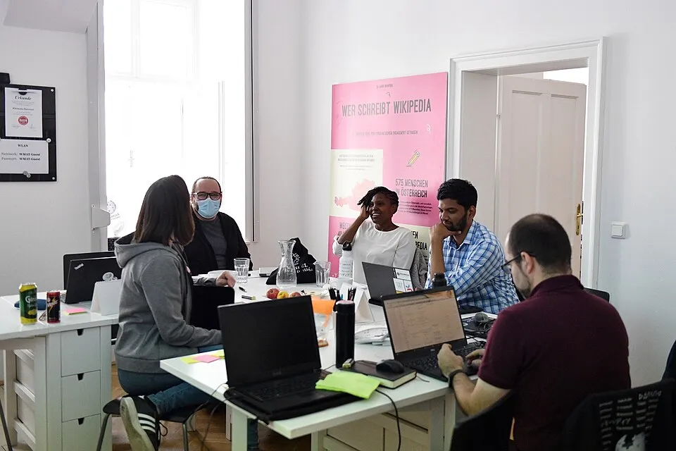 Ofis ve ortak çalışma ortamından bir görünüm