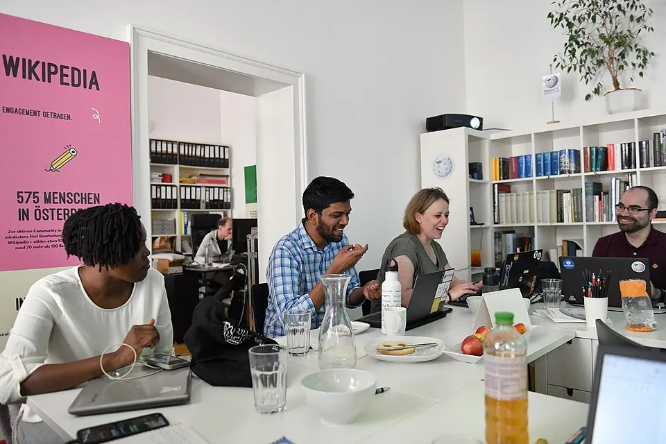 Ofis ve ortak çalışma ortamından bir görünüm