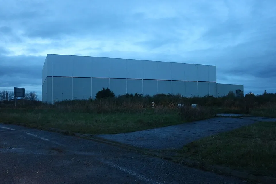 Lineage Logistics warehouse by the A47, Wisbech - geograph.org.uk - 6320664.jpg