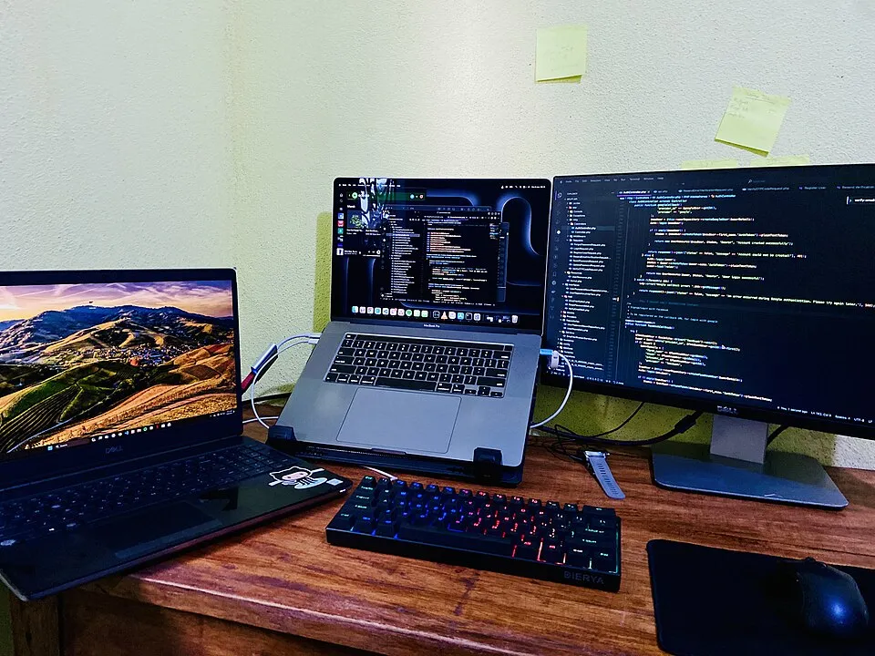 Ofis ve ortak çalışma ortamından bir görünüm