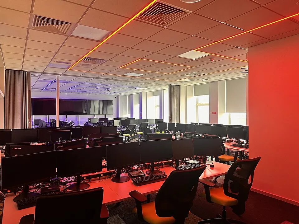 Computer lab at the University of Plymouth.jpg