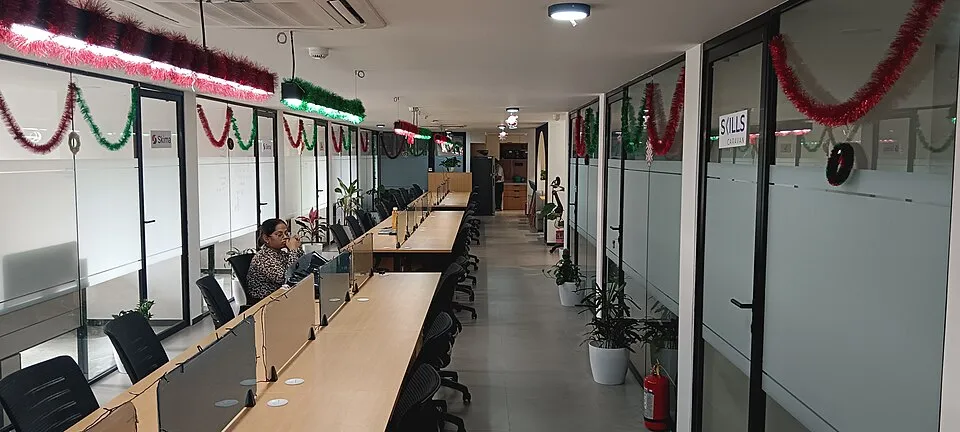 Ofis ve ortak çalışma ortamından bir görünüm