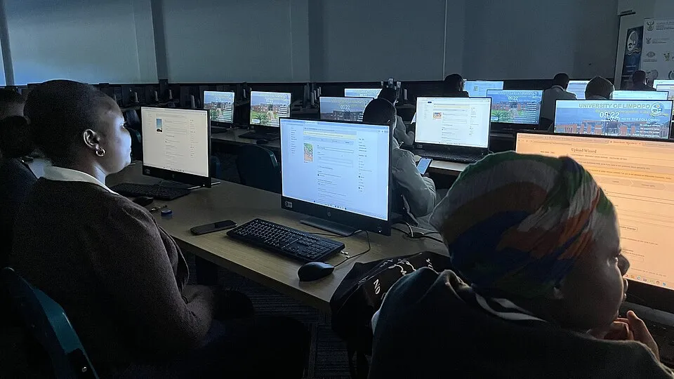 Ofis ve ortak çalışma ortamından bir görünüm