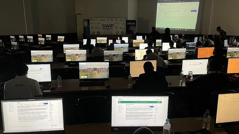 Ofis ve ortak çalışma ortamından bir görünüm