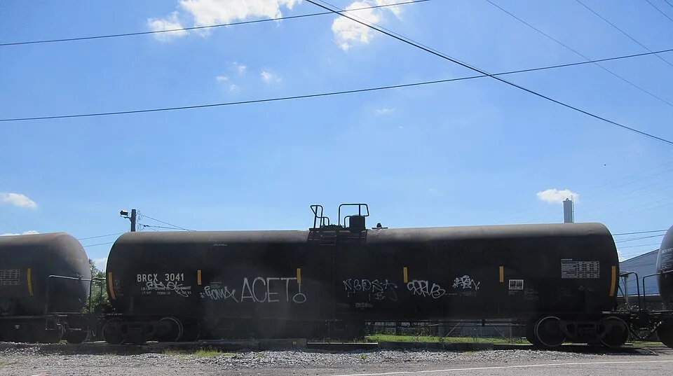 Freight train at upper end of Oak Street, New Orleans 2025 - 4.jpg
