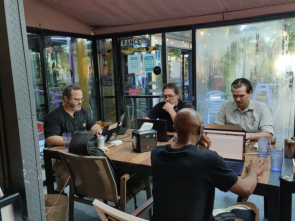 Ofis ve ortak çalışma ortamından bir görünüm
