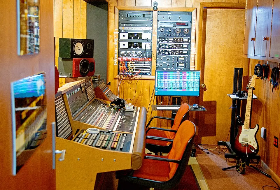Muscle Shoals Sound Studio, recording booth, 2025.jpg