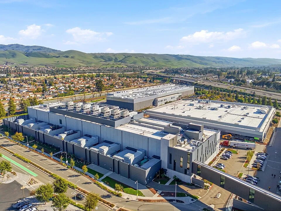 Teknoloji ve bilgisayar çalışma ortamından bir görünüm