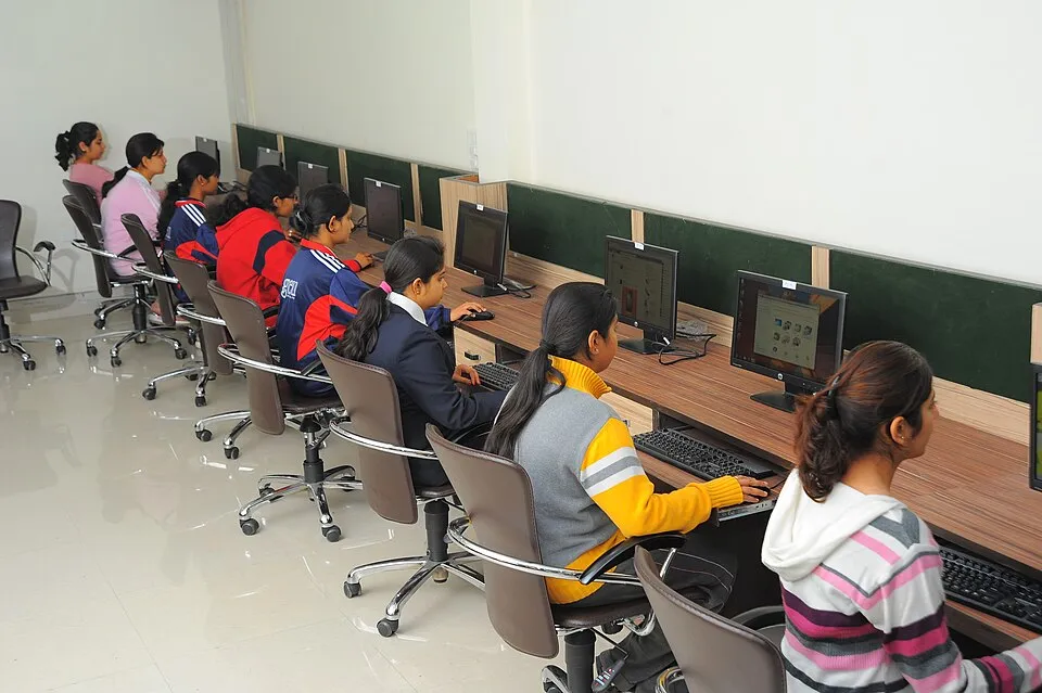 Ofis ve ortak çalışma ortamından bir görünüm