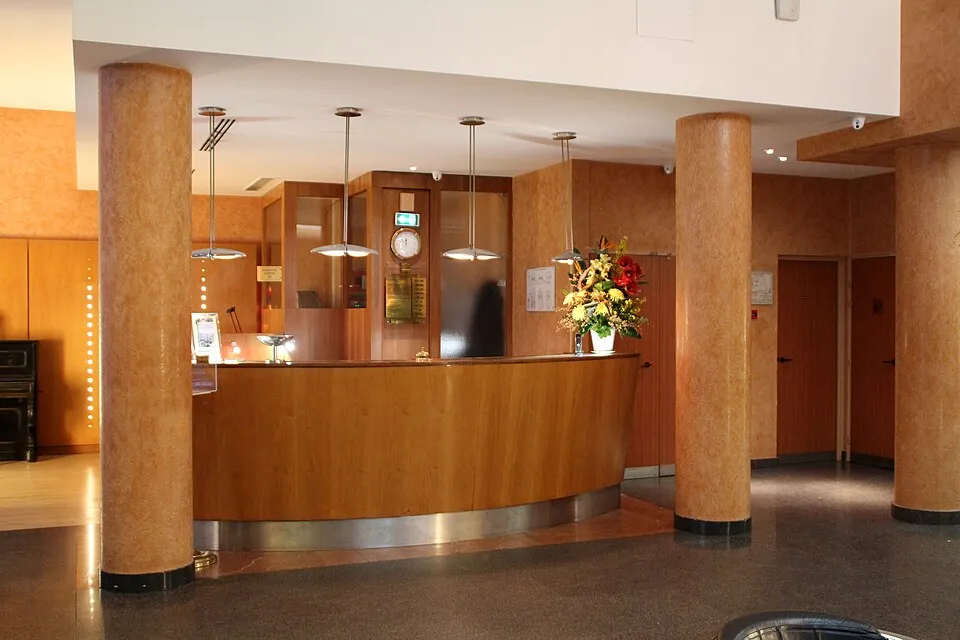 Reception, front desk 1 - Paris Opera Cadet Hotel.jpg