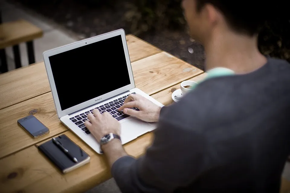 Working on a laptop outdoors (Unsplash).jpg