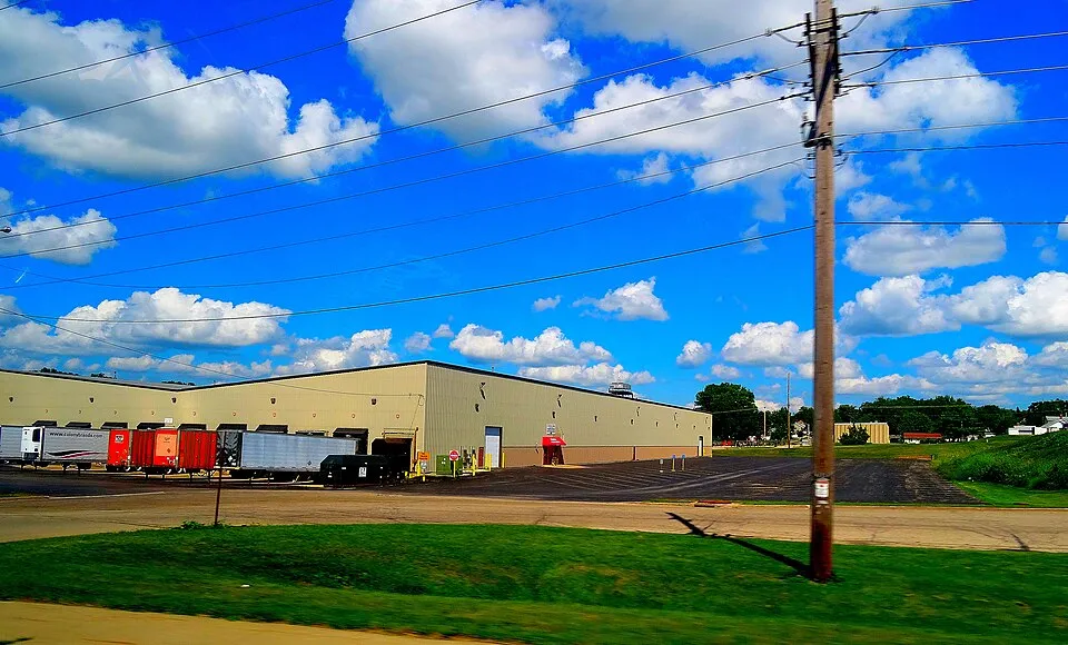 Colony Brands® Distribution Center - panoramio.jpg