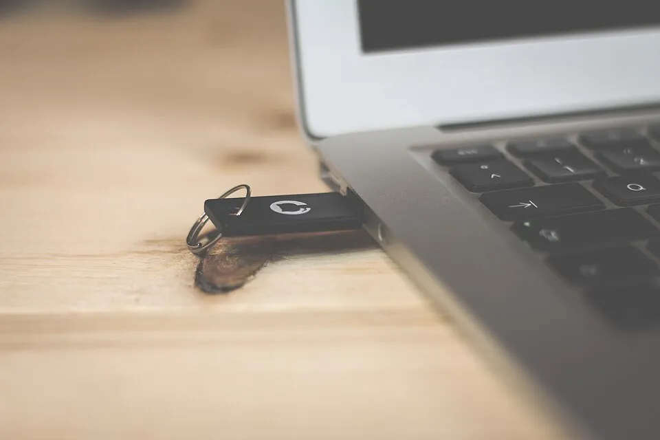 Laptop with a USB stick (Unsplash).jpg