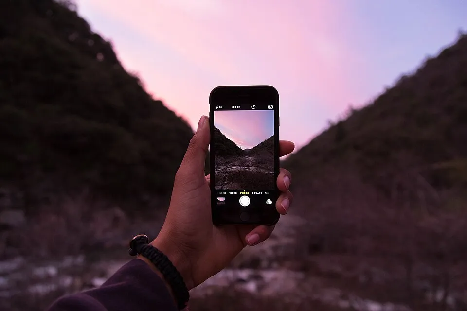 IPhone sunset photos (Unsplash).jpg