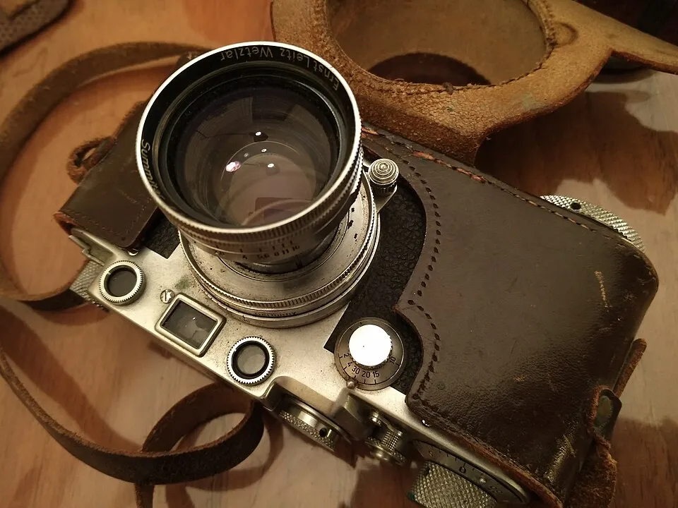 Leica (Unsplash).jpg